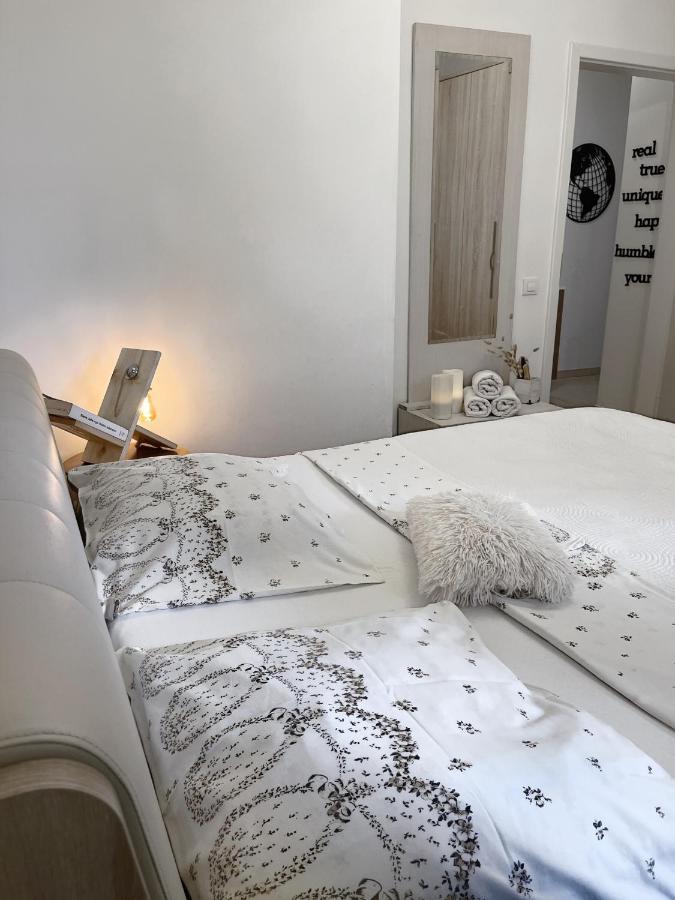 Pristina City Apartment Esterno foto